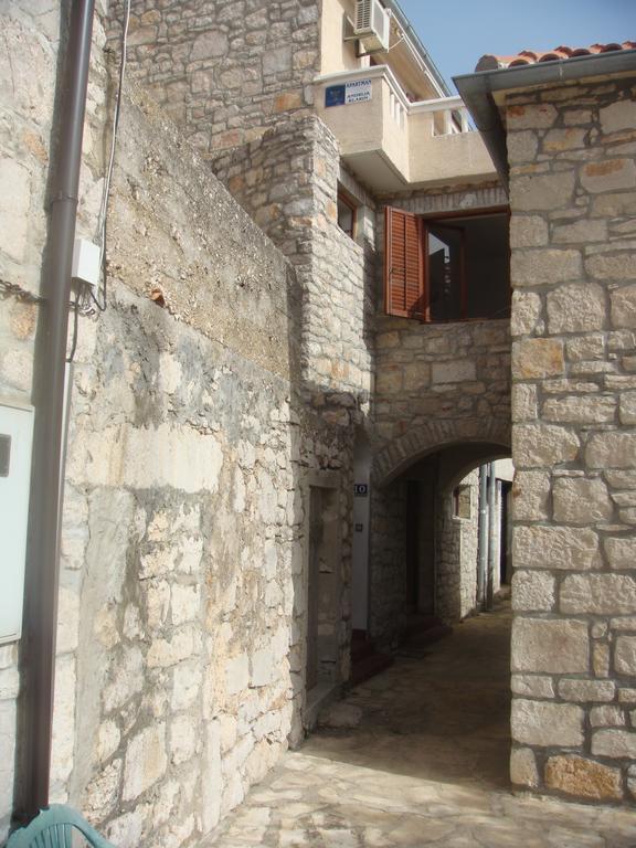 Апартаменты Apartman Klarin - Old Stone House Езера Экстерьер фото